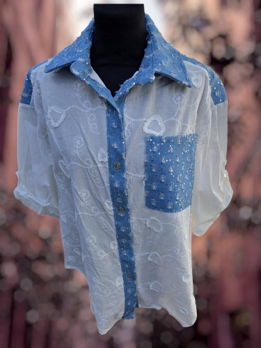 Boho-Chic Blouse met Denim Details & Pailletten Boho-Chic Blouse met Denim Details & Pailletten